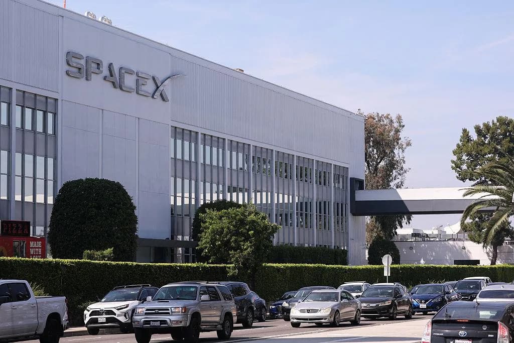 Google zapłaci SpaceX niemal miliard dolarów miesięcznie. Gigantyczna umowa pokazuje, jak bardzo AI potrzebuje mocy obliczeniowej