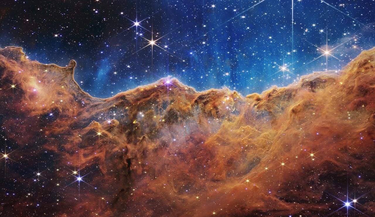 APOD 4 czerwca: mgławica Tc 1, buckyballs i znak zapytania z Jamesa Webba