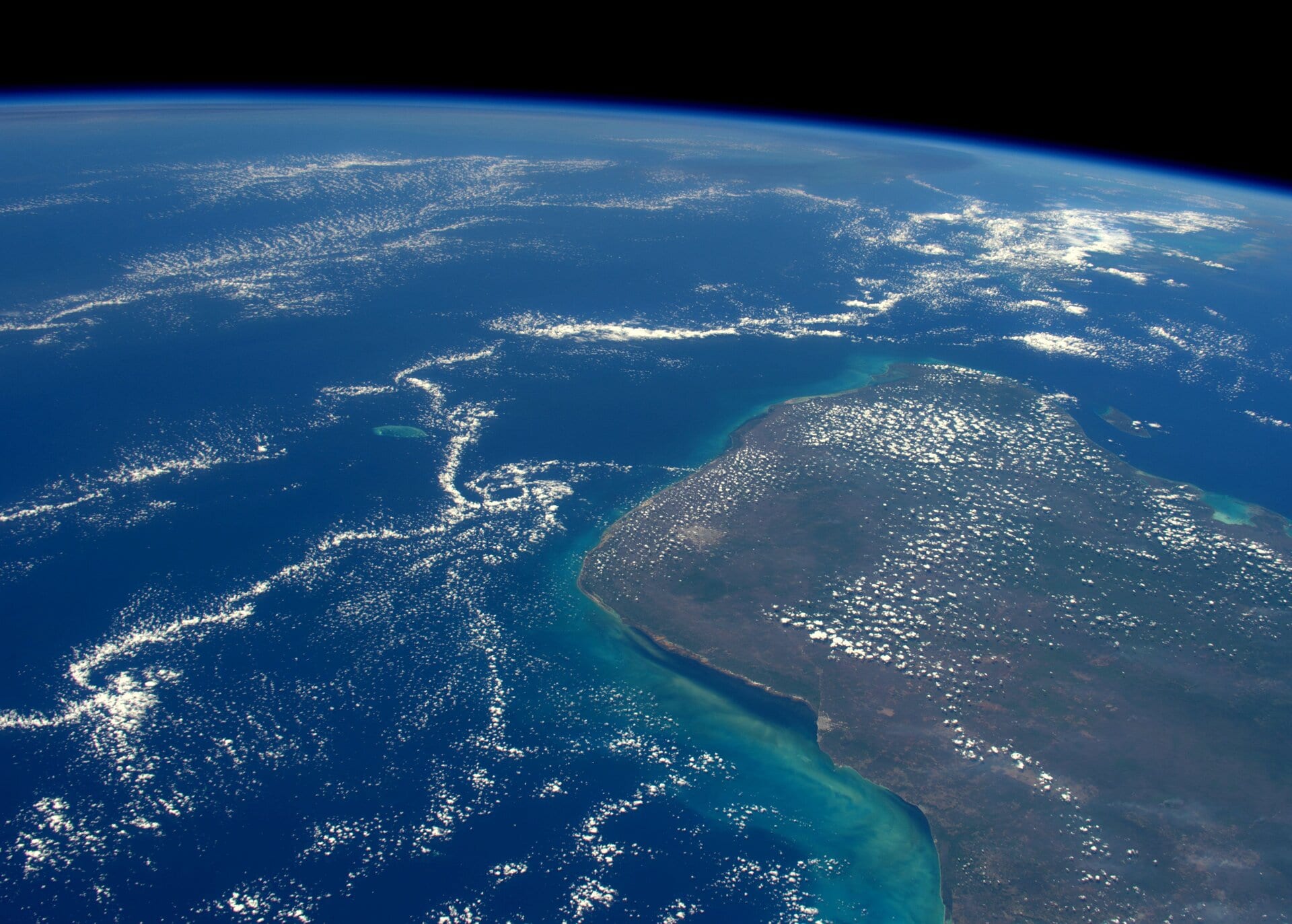 Asteroida zabiła dinozaury. Naukowcy odkryli, że pod kraterem Chicxulub mogły panować warunki sprzyjające życiu przez 8 milionów lat